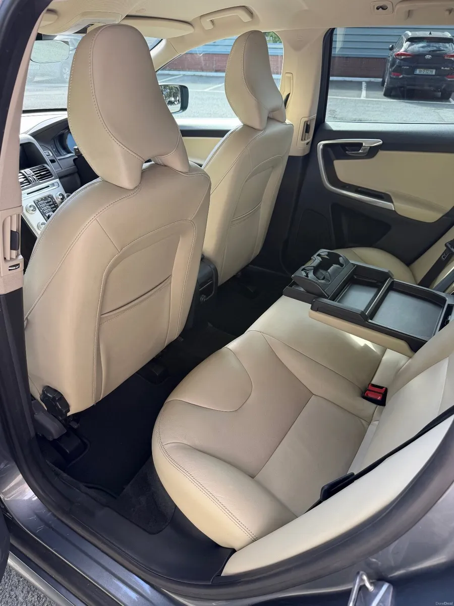 Volvo XC60 D5 AWD Automatic 160,000km - Image 3