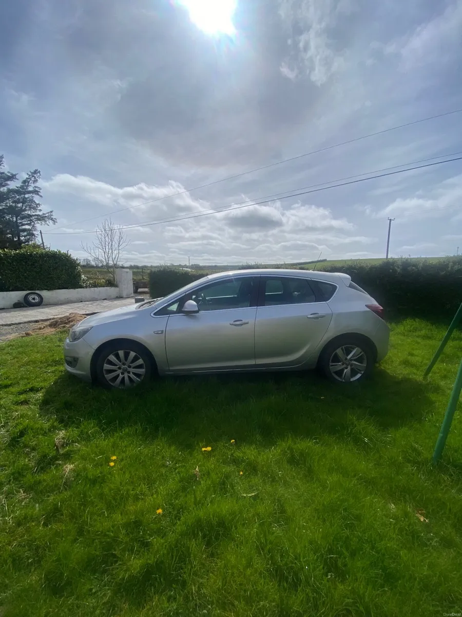 Vauxhall Astra 2013 - Image 1