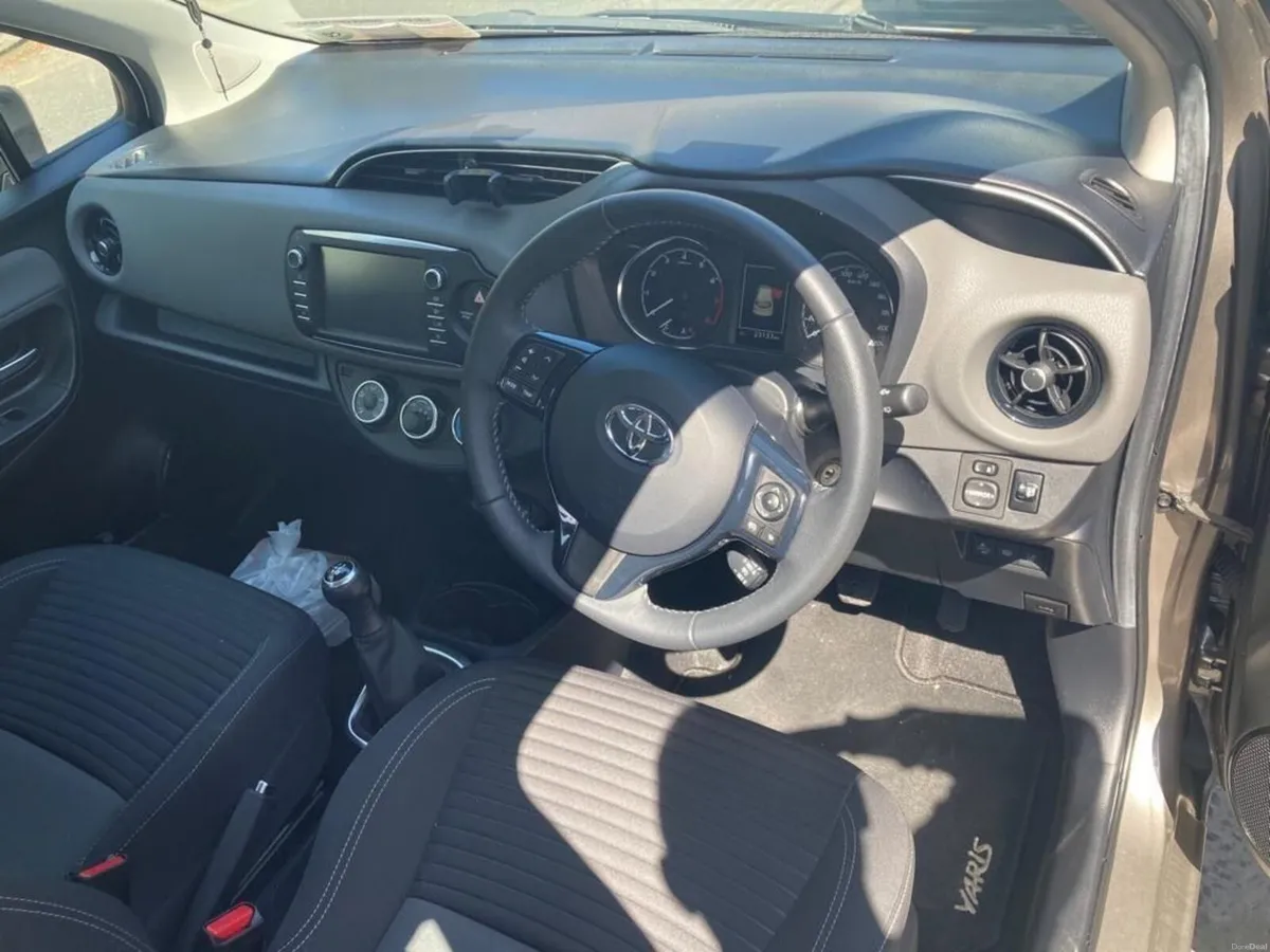 Toyota Yaris 2019 - Image 2