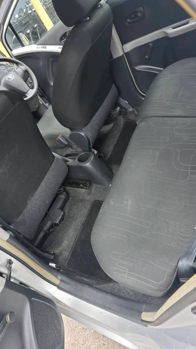 Toyota yaris - Image 6