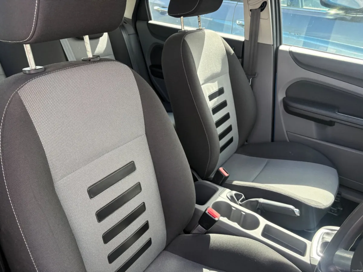 Ford Focus STYLE 1.6 TDCI 90PS 5DR - Image 3