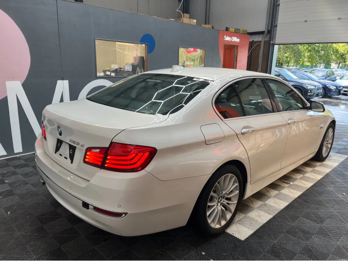 BMW 5-Series 2016 BMW 523D LUXURY 2.0 AUTOMATIC / - Image 2