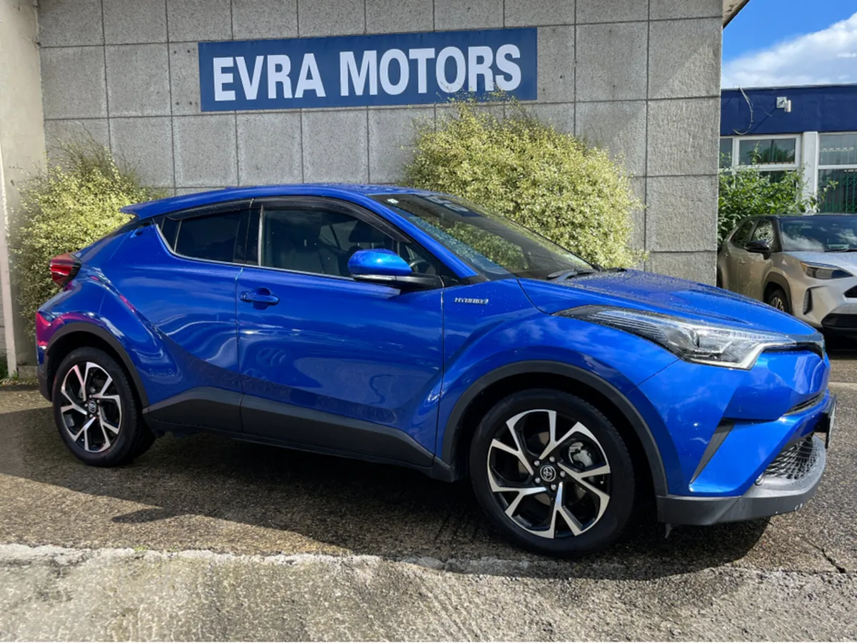 Toyota C-HR SOL AUTOMATIC HYBRID 1.8 PETROL //HIGH - Image 3