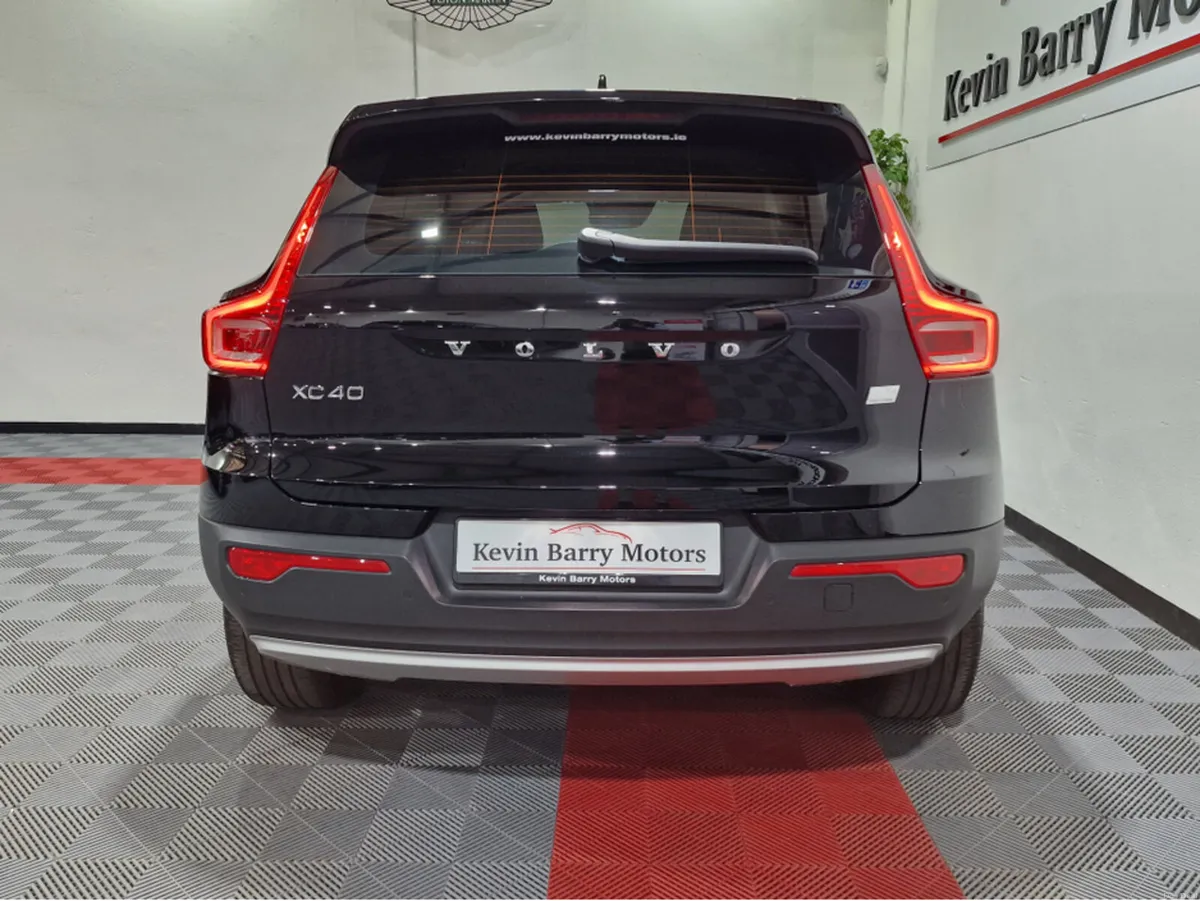 Volvo XC40 T4 INSCRIPTION (BLOND LEATHER / HUGE SP - Image 4