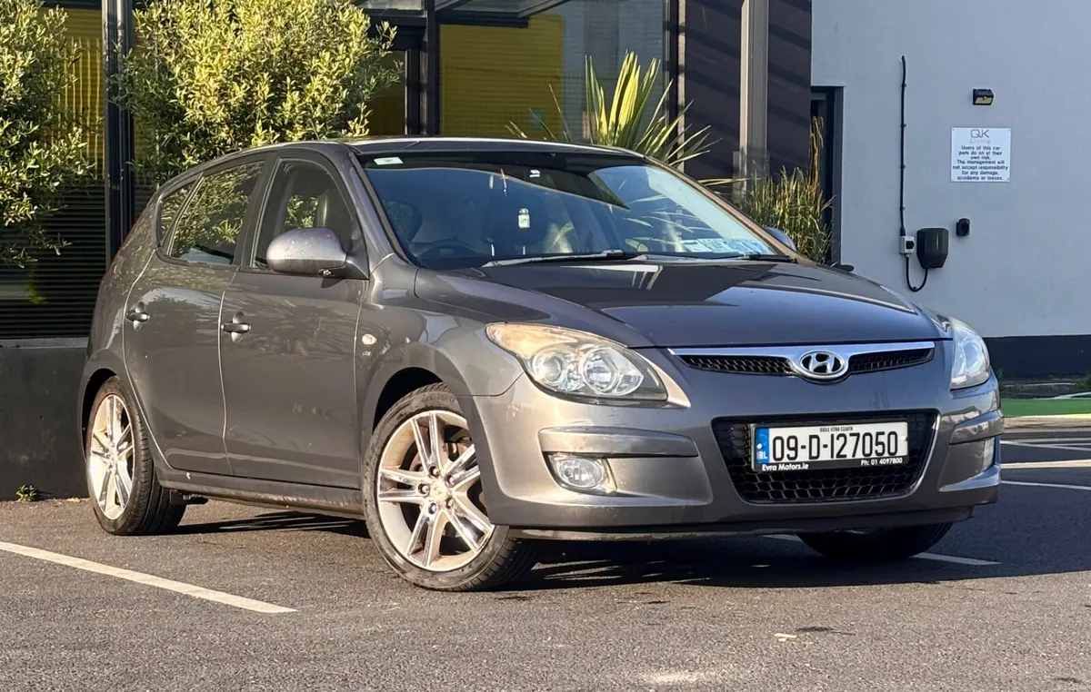 2009 Hyundai i30*HEATED LEATHER SEATS* - Image 1