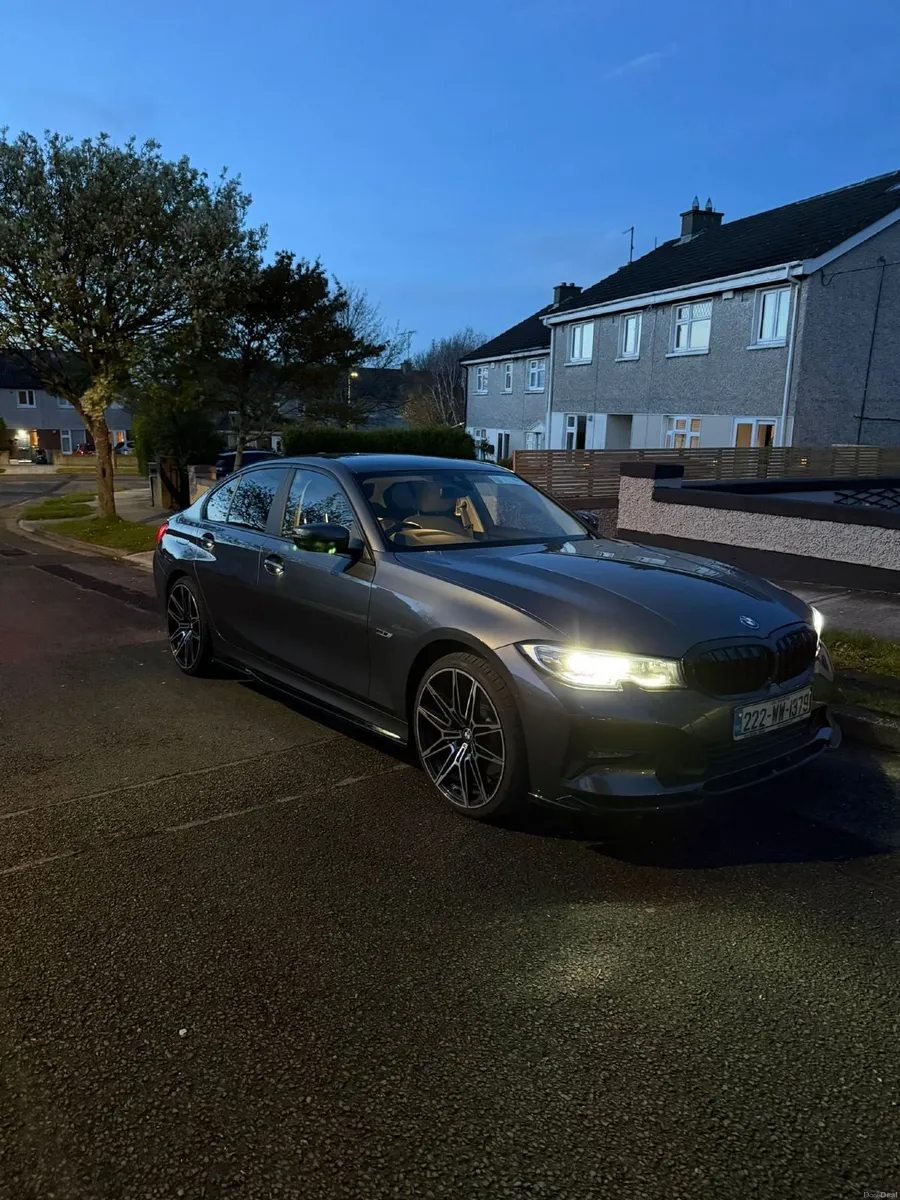 BMW 3-Series 2022 - Image 3