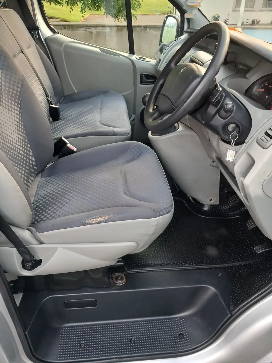 Renault Trafic 9 Seater NEW NCT, TAX 12/26 - Image 4