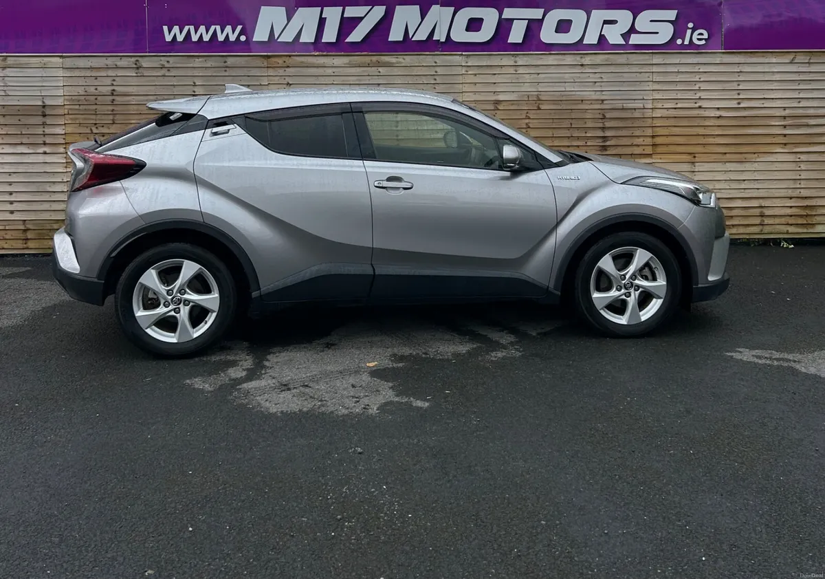 2019 Toyota C-HR, Auto Hybrid - Image 3