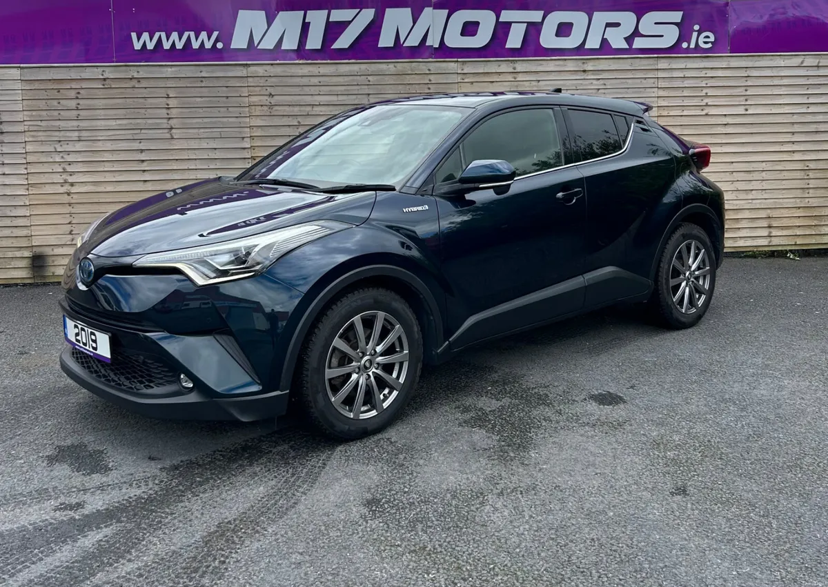 2019 Toyota C-HR, G Nero Edition - Image 3