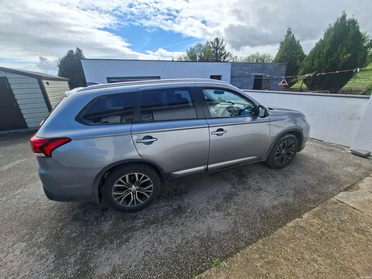 Mitsubishi Outlander 2017 - Image 1