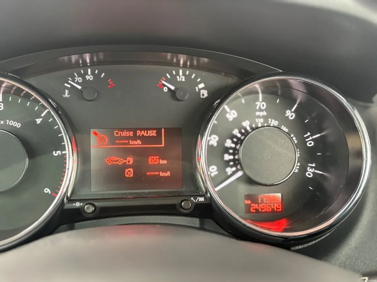 Peugeot 5008 1.6 HDI 112 Exclusive €3999 - Image 3