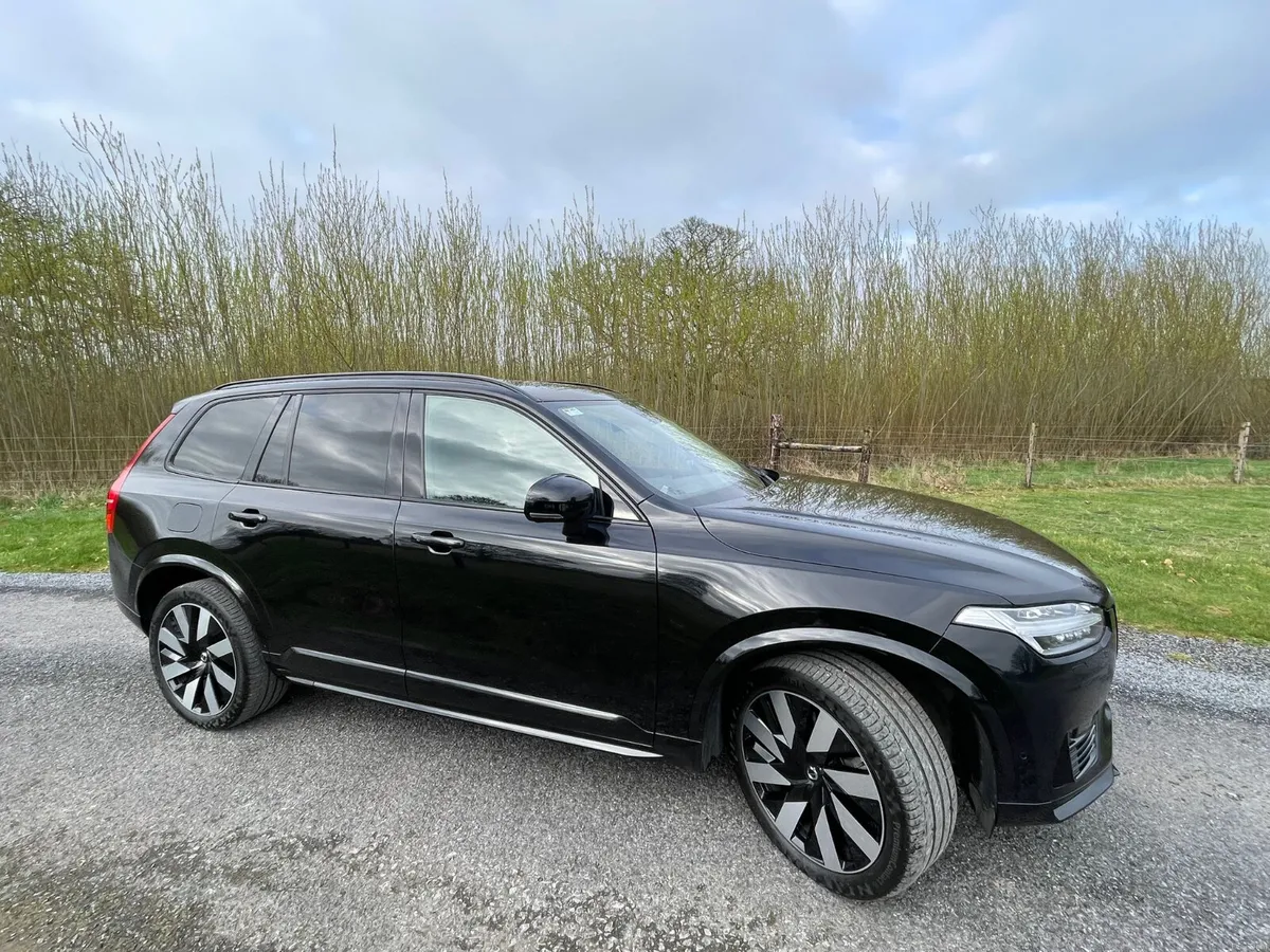 Volvo XC90 2023 T8 PHEV 455hp Plus (Dark Theme) - Image 4