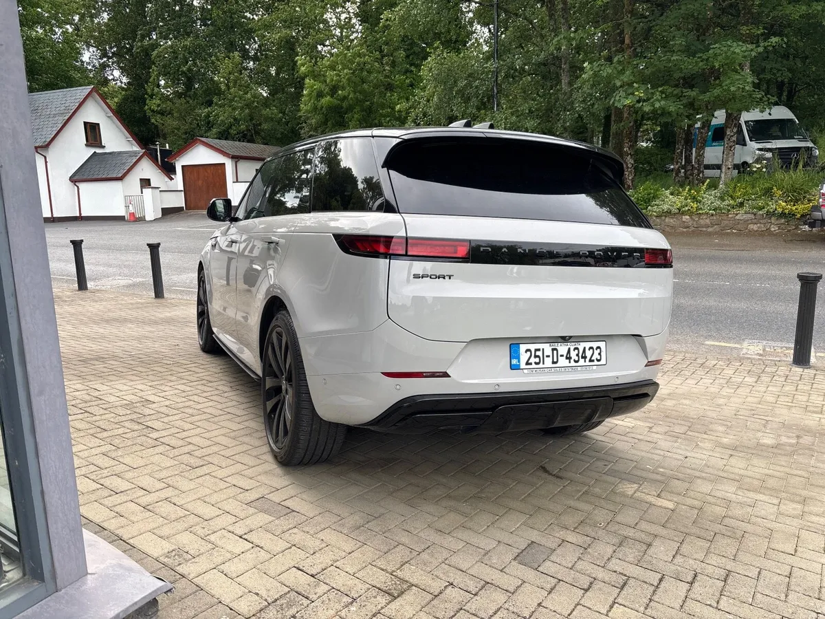 Land Rover Range Rover Sport 2025 - Image 4