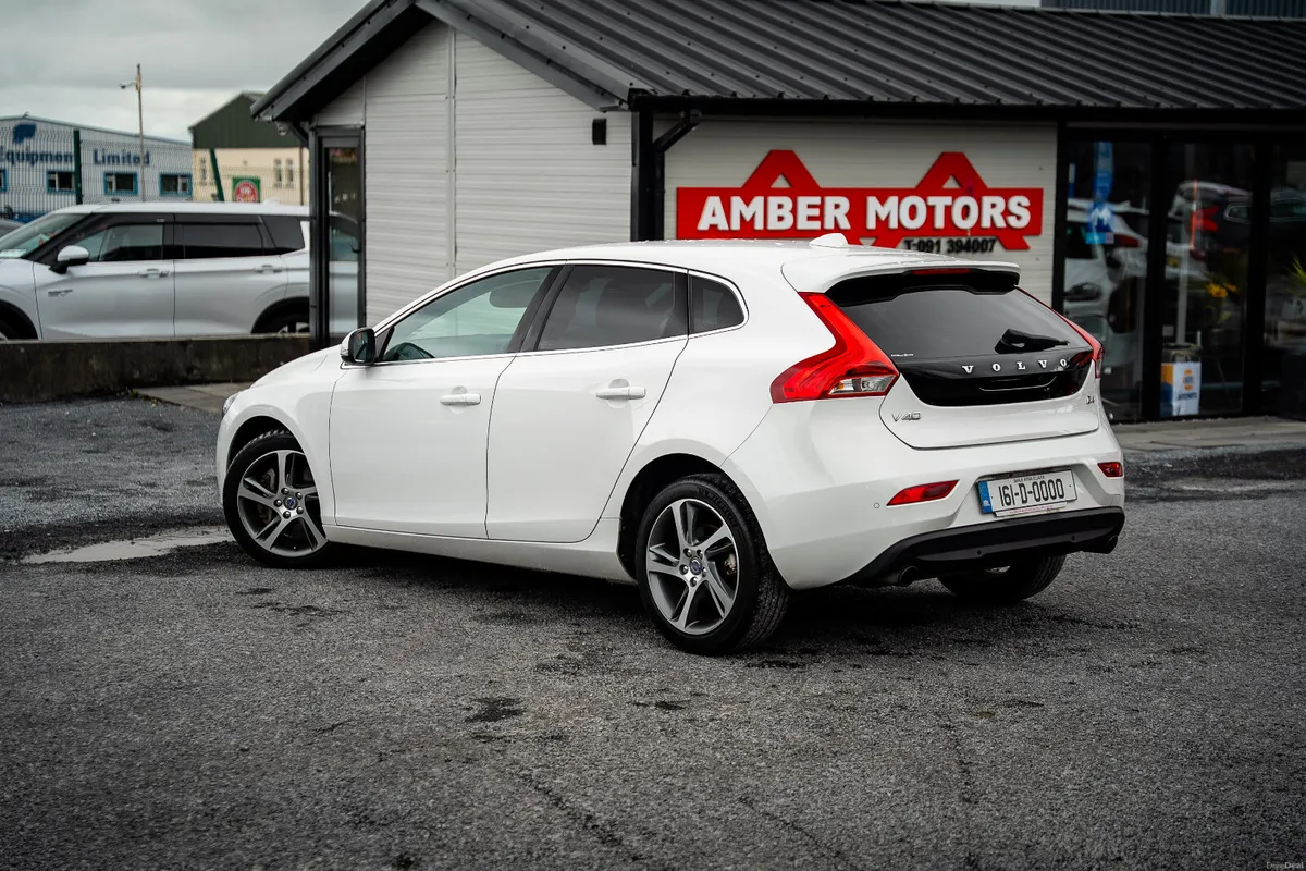 2016 VOLVO V40 AUTOMATIC TURBO DIESEL - Image 2