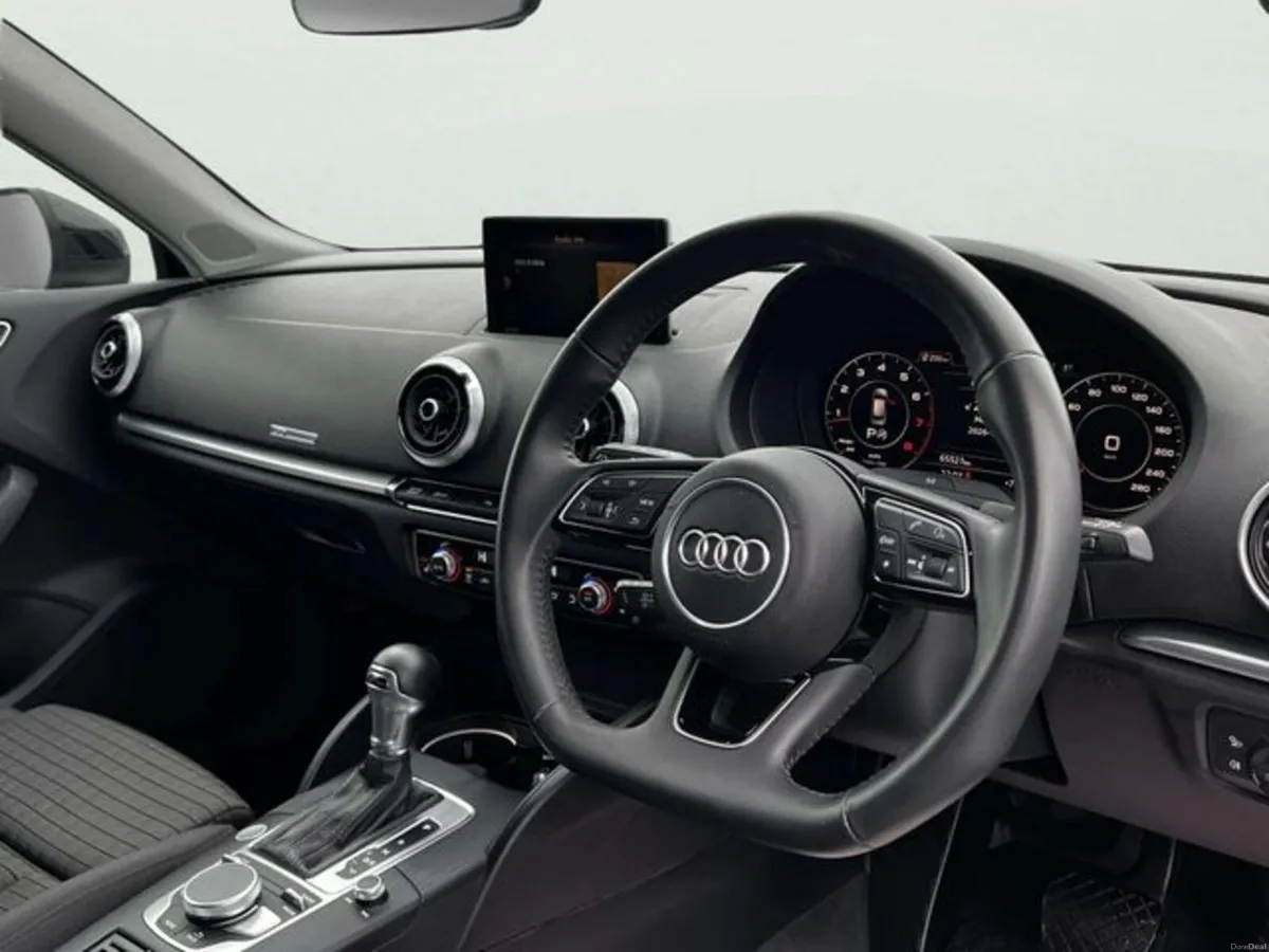 Audi A3 **Signature Edition** SPORTS 30TFSI SPORT - Image 2