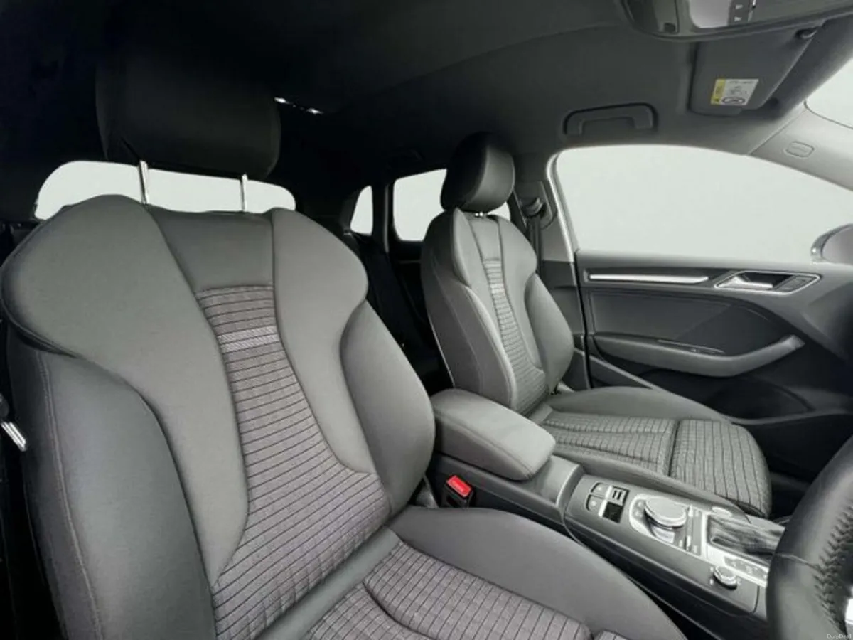 Audi A3 **Signature Edition** SPORTS 30TFSI SPORT - Image 4