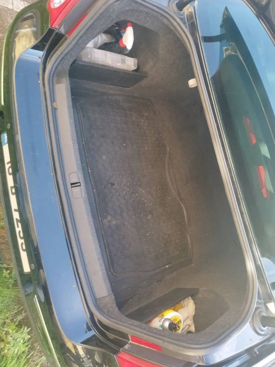 Car - Image 3