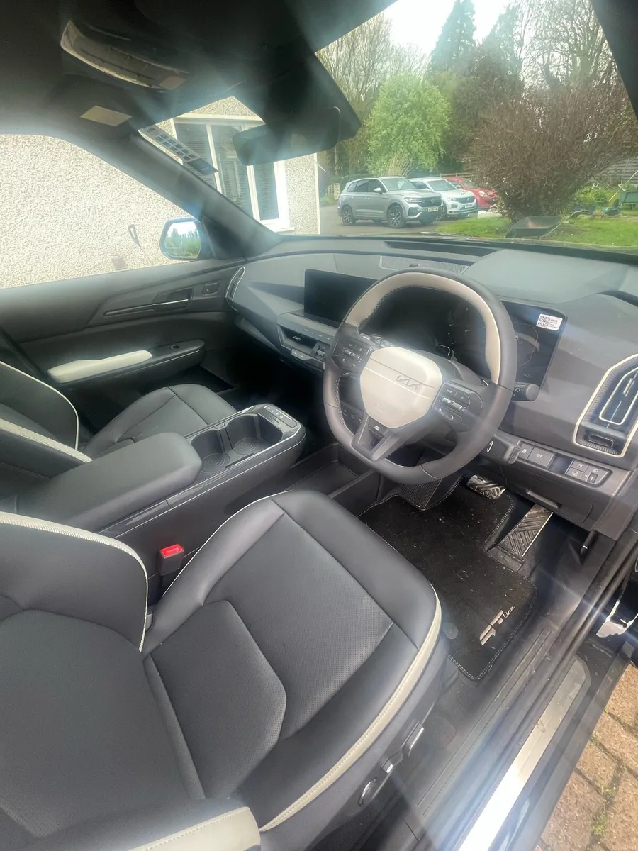 Car - Image 4