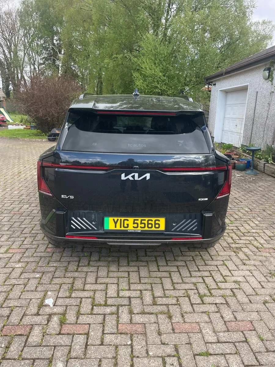 Car - Image 3