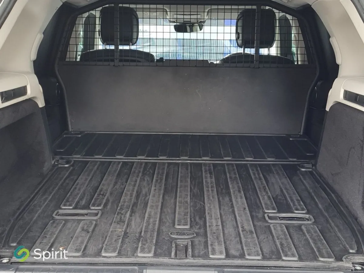 Land Rover Discovery  3.0 SD6 SE Campaign - Image 5