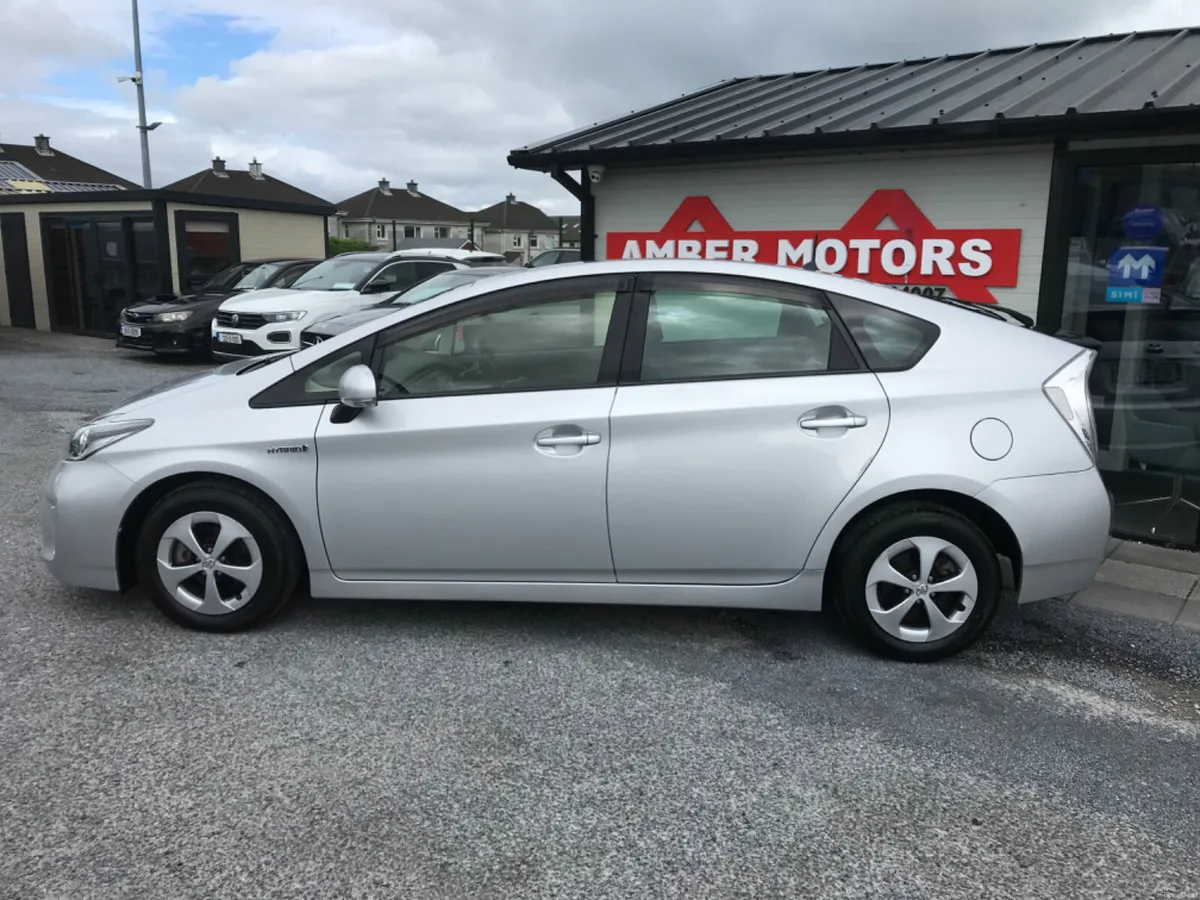 2015 Toyota Prius Hybrid - Image 2