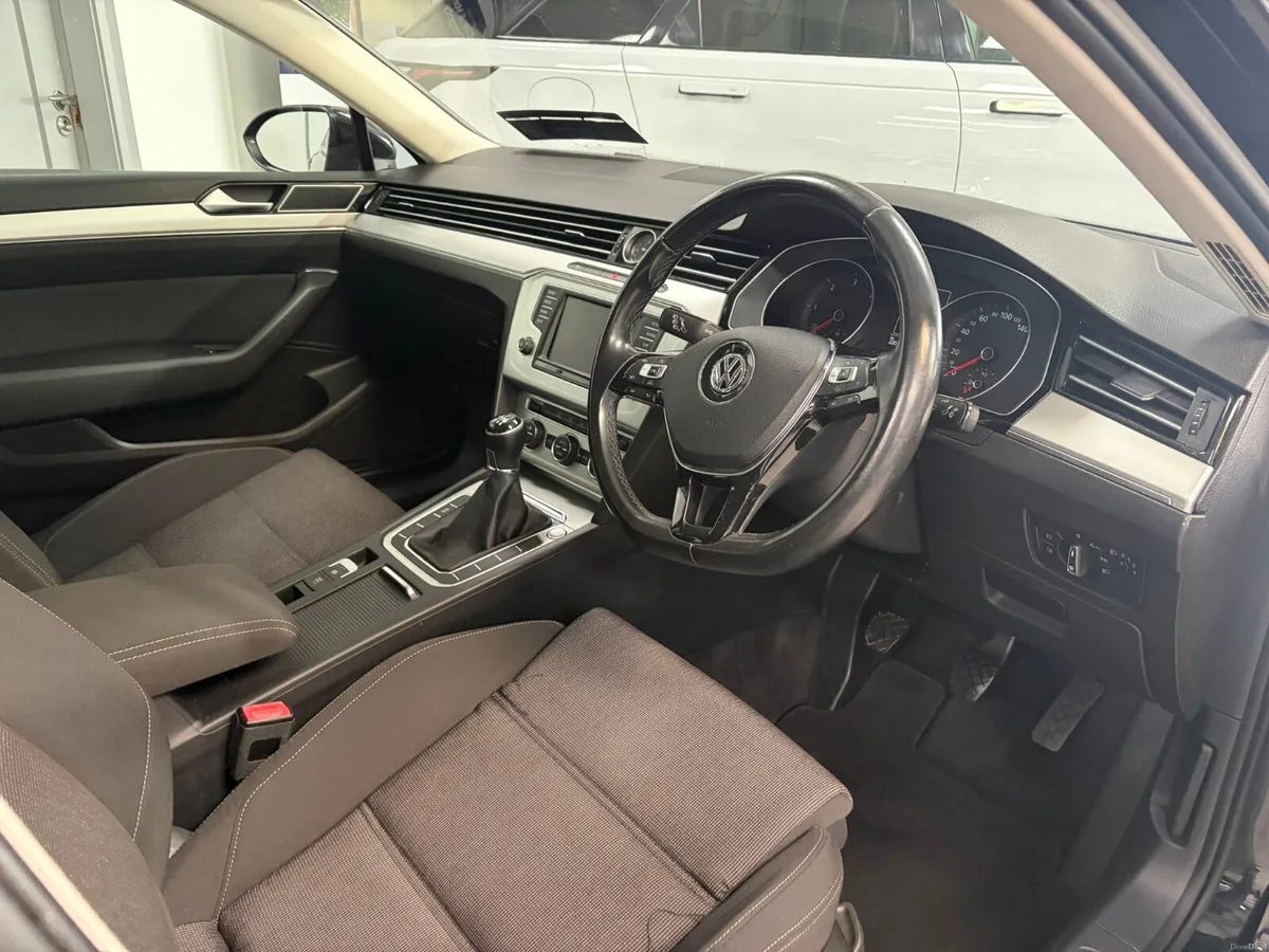 Volkswagen Passat 2015. 1.6TDI.  COMFORTLINE - Image 3