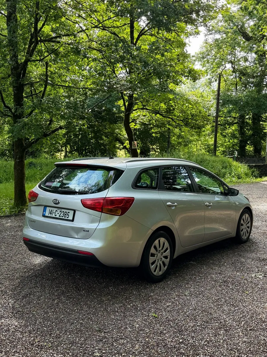 Kia Ceed (LOW MILEAGE) - Image 4