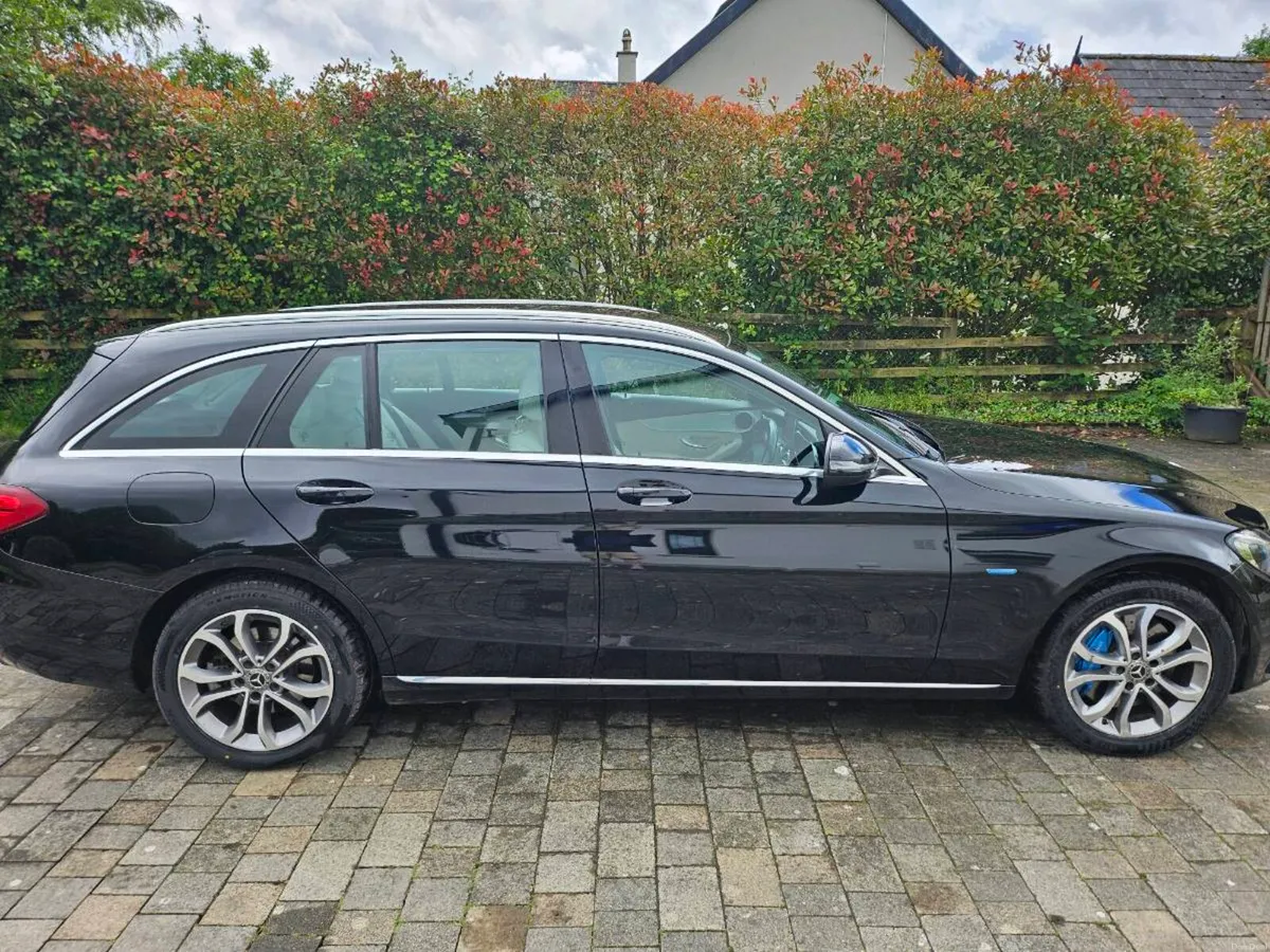 Car - Image 3