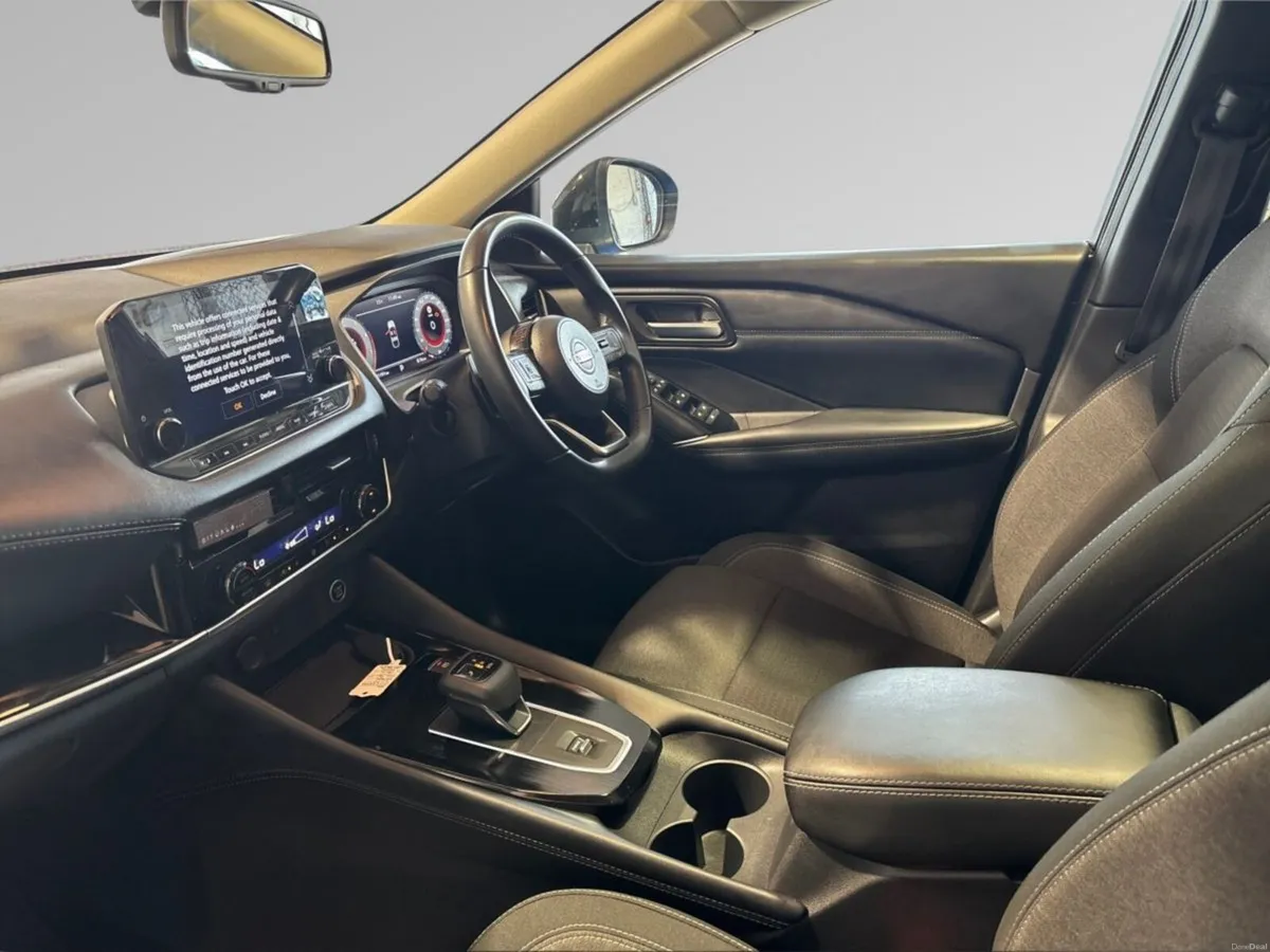 Nissan Qashqai 1.3 PET SV Premium Auto - Image 4