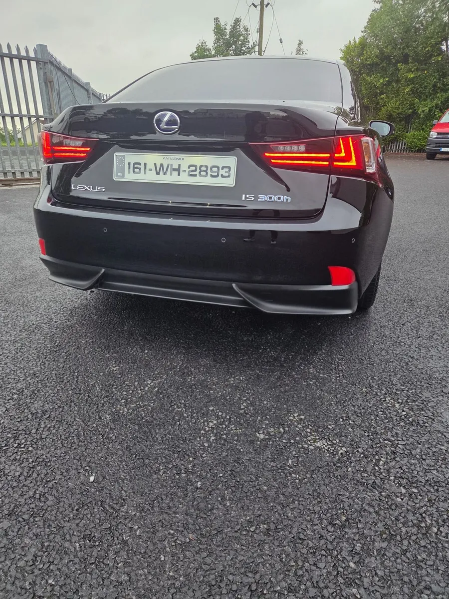 Lexus IS 2016 - Image 4