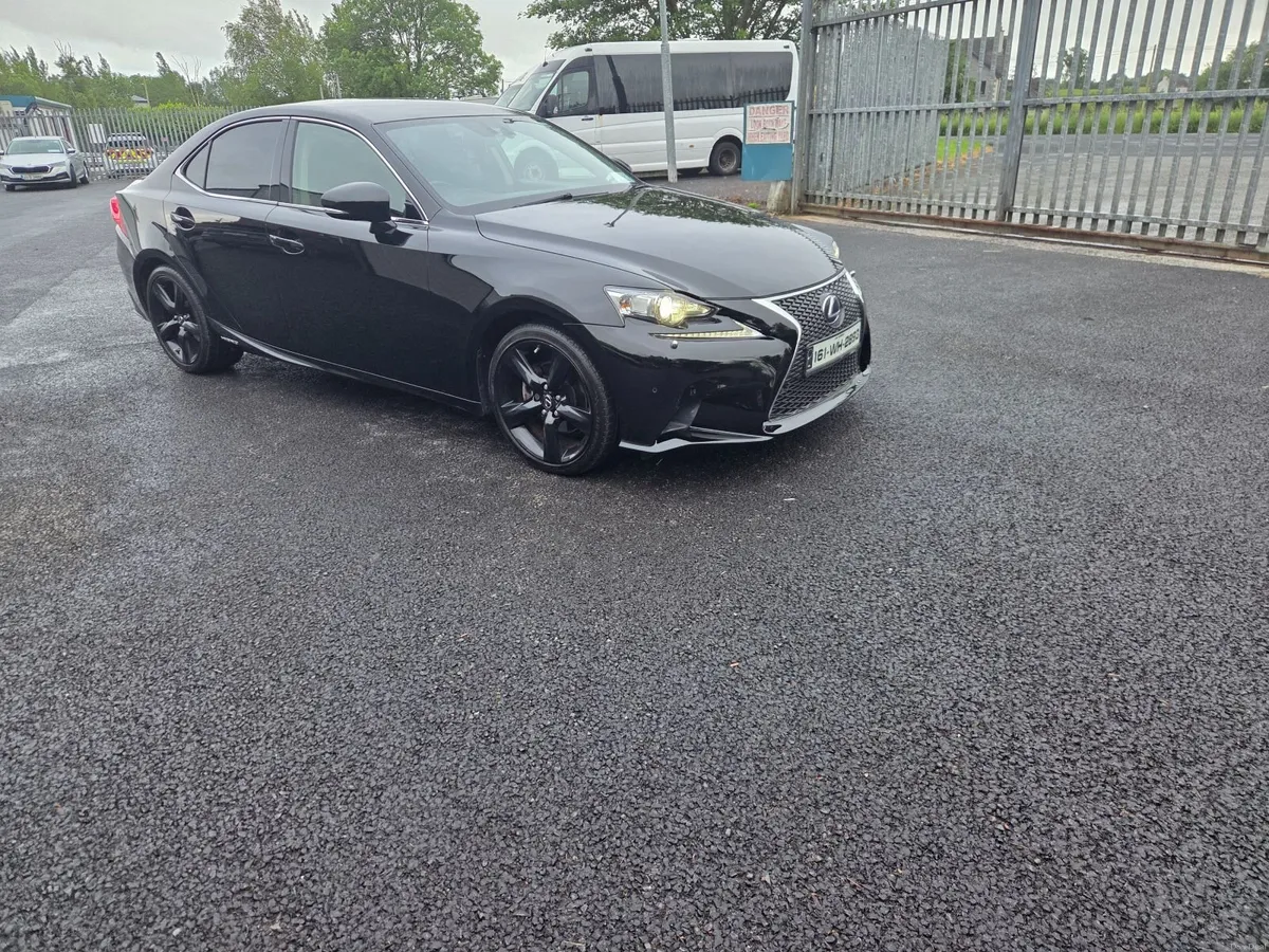 Lexus IS 2016 - Image 1