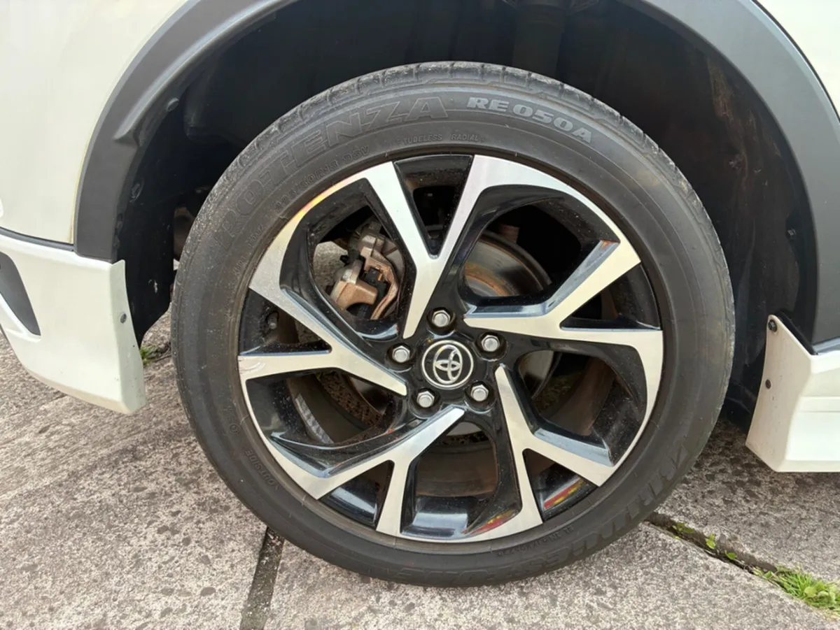 Toyota C-HR 1.8 petrol hybrid automatic - Image 2