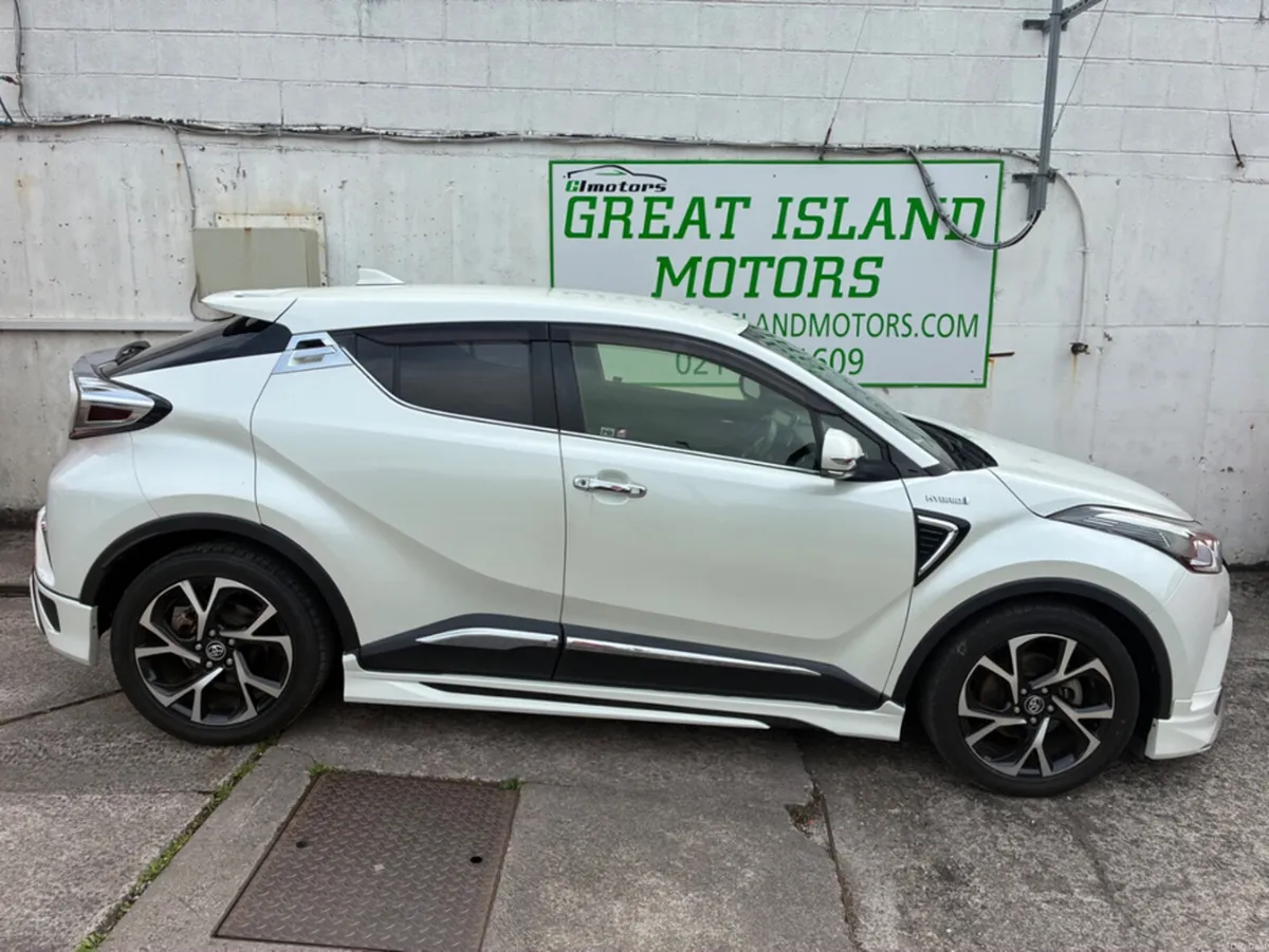 Toyota C-HR 1.8 petrol hybrid automatic - Image 4
