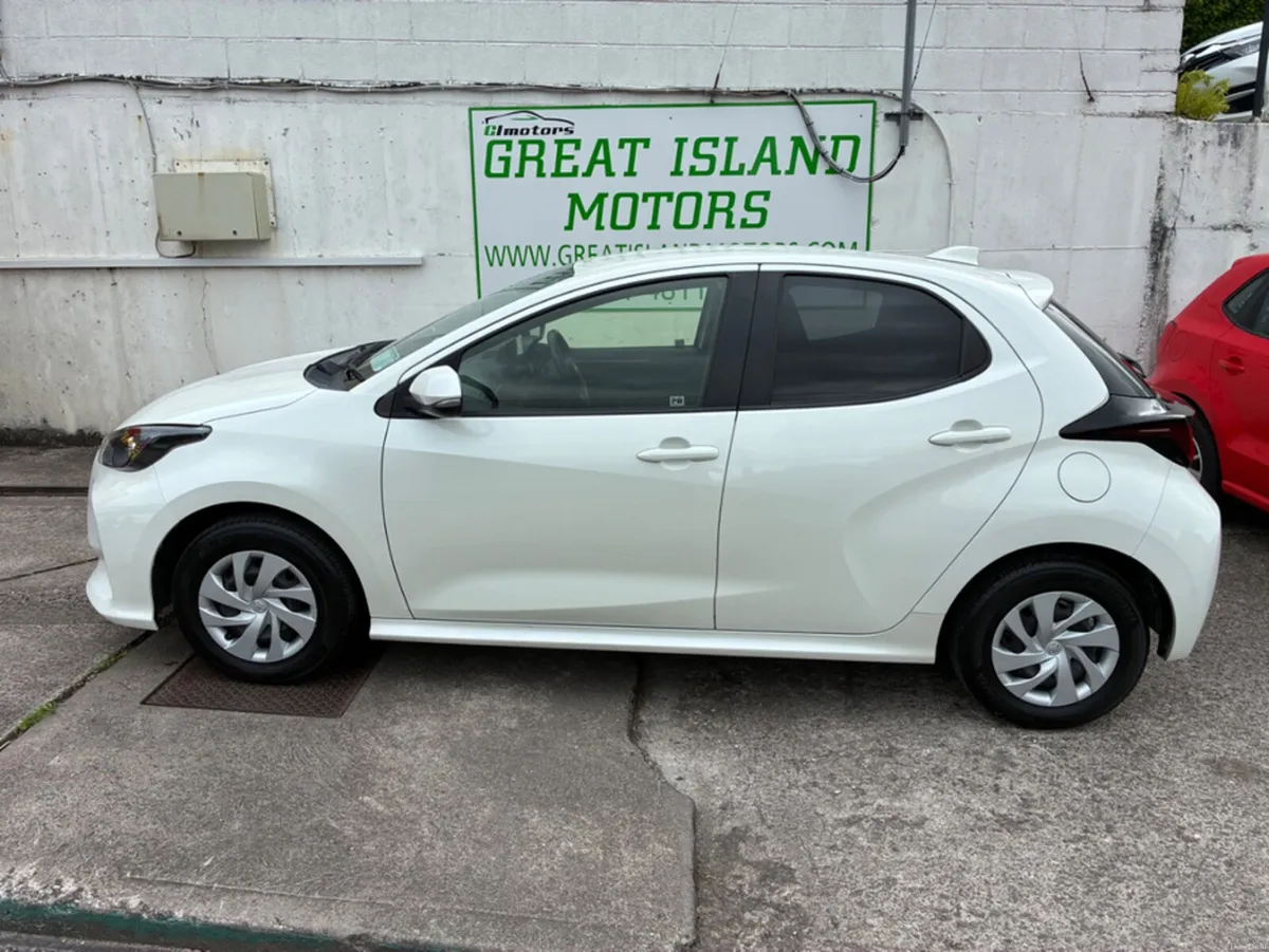Toyota Yaris 1.0i X AUTOMATIC - Image 6