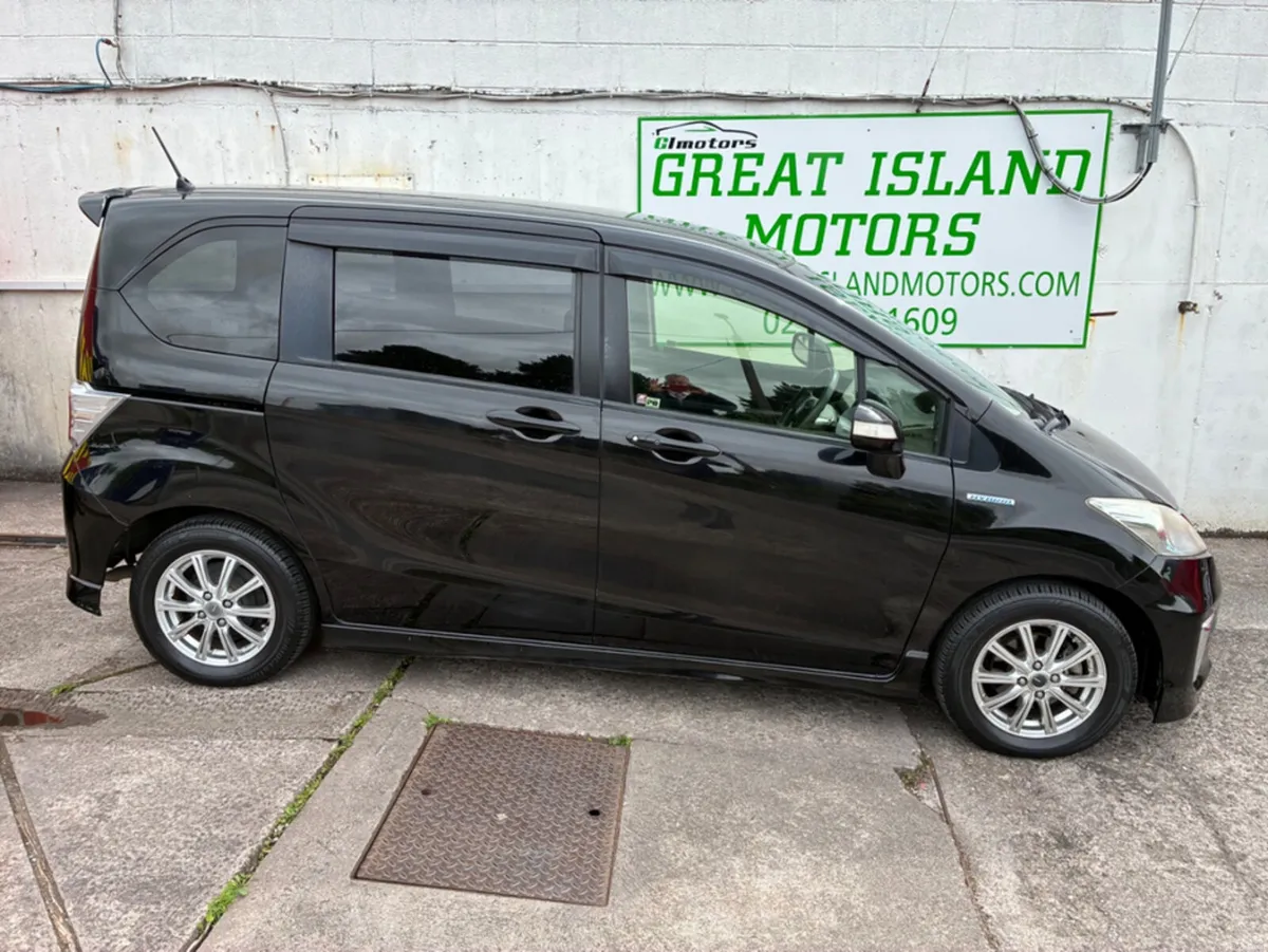 Honda Freed 1.5 petrol hybrid 7 seater automatic - Image 4