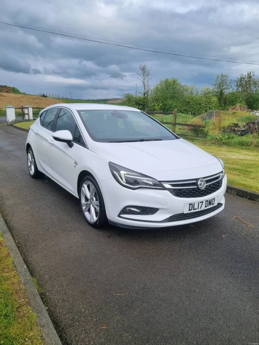 2017 vauxhall astra - Image 1
