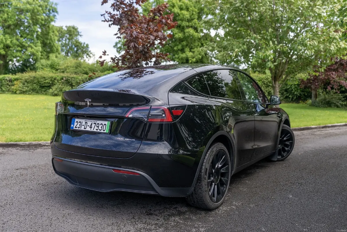 Tesla Model Y Long Range AWD - Image 5