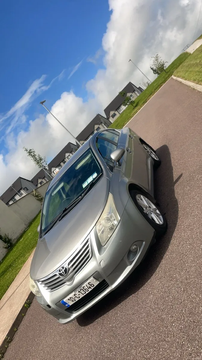 2010 Toyota Avensis - Image 2