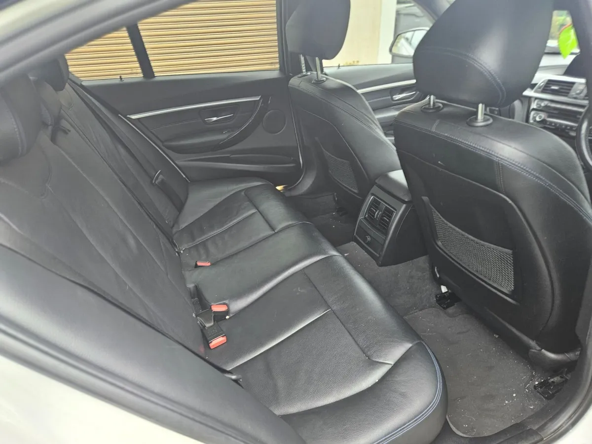 BMW 3-Series 2018 - Image 4