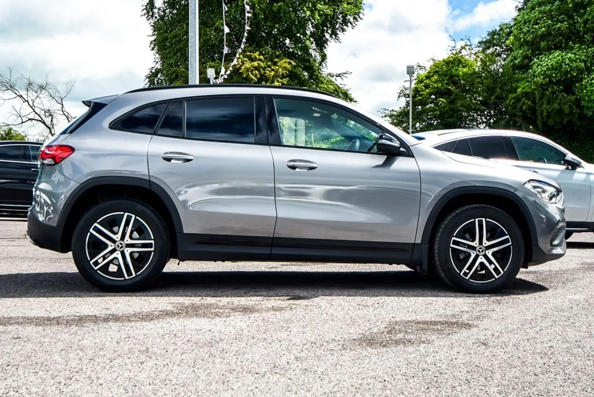 Mercedes-Benz GLA 180d Progressive Night Pack Auto - Image 4