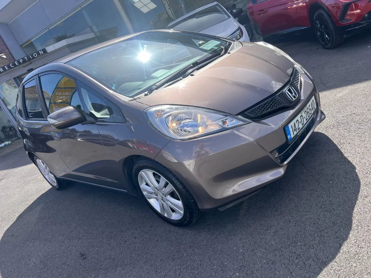 Low Kms Very Clean Relible Honda Jazz Manual Trans - Image 1
