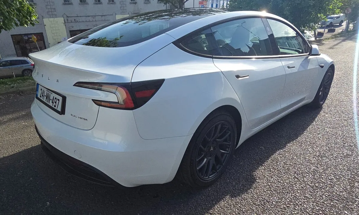 Tesla Model 3 2024 - Image 4