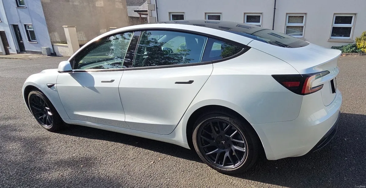 Tesla Model 3 2024 - Image 3