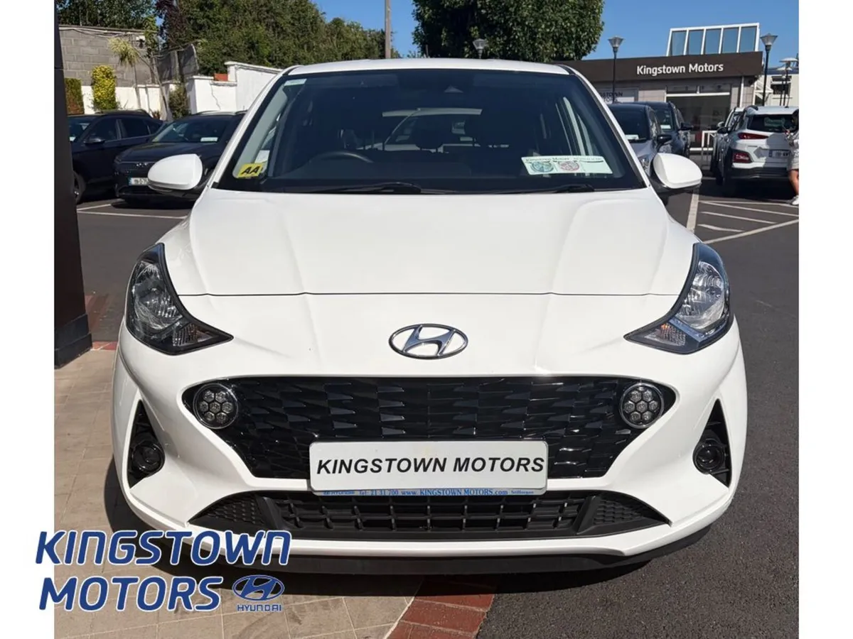 Hyundai i10 Deluxe 5DR - Image 2