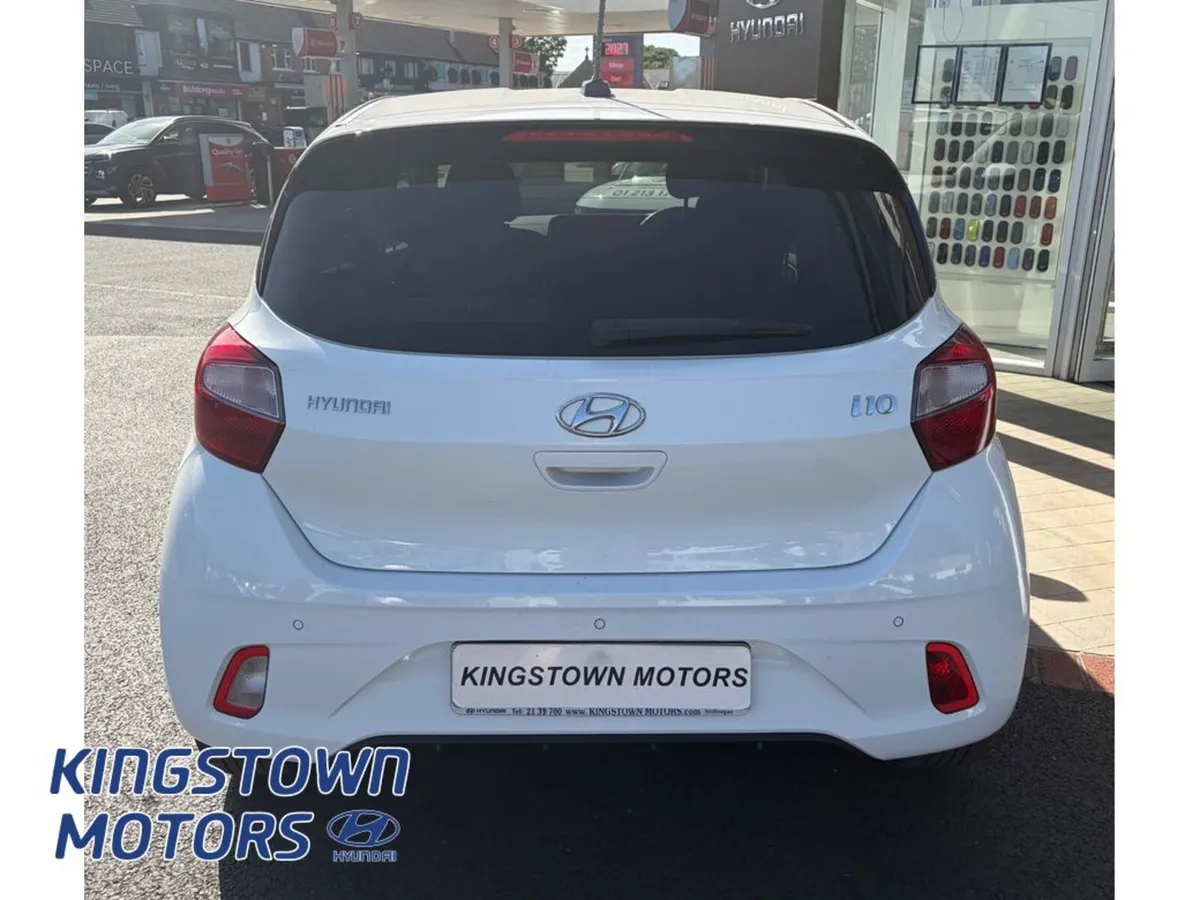 Hyundai i10 Deluxe 5DR - Image 4