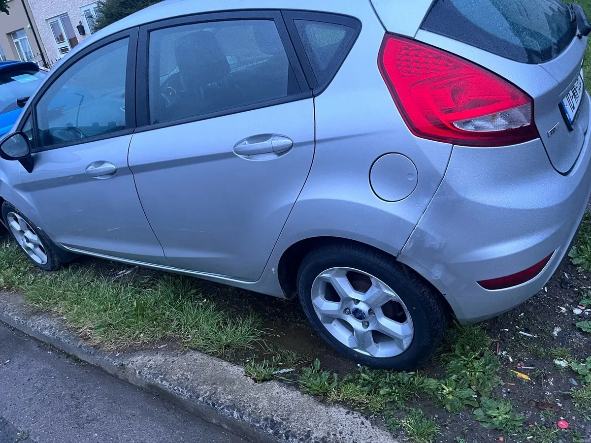 Ford fiesta - Image 4