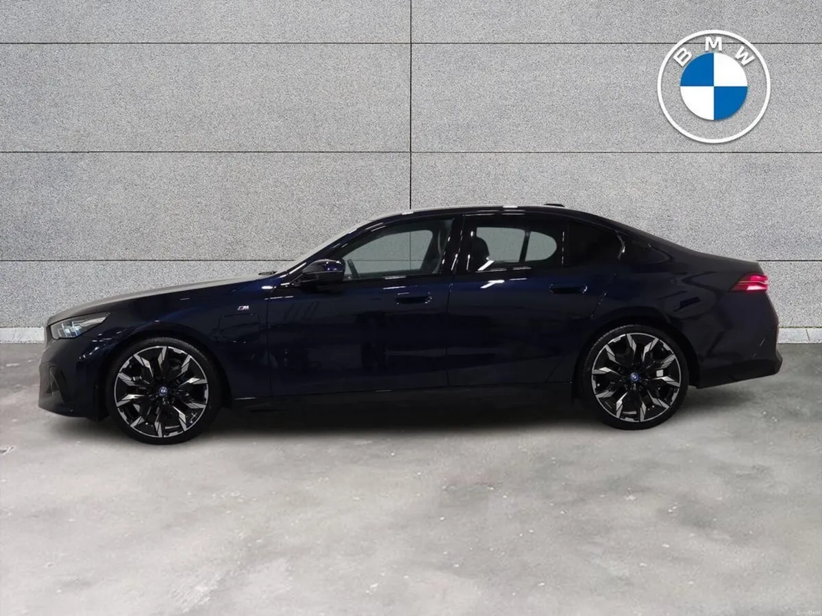 BMW 5-Series 530e M Sport Saloon - Image 4