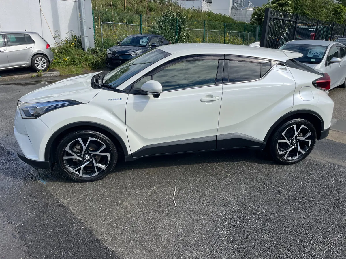 TOYOTA C-HR 2019, 1.8 HYBRID AUTO LOW KM HIGH SPEC - Image 4