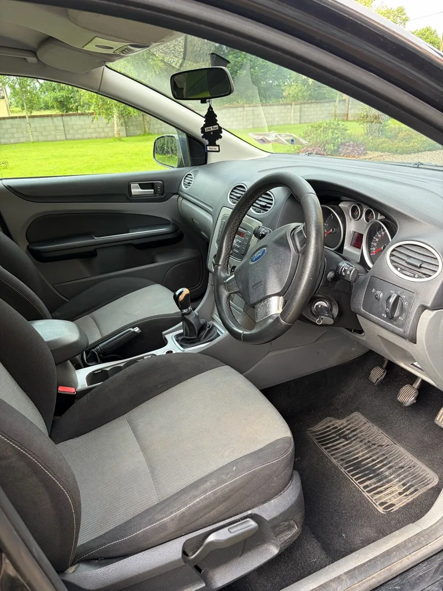 Ford Focus 2010 (1.6 Diesel) - Image 2