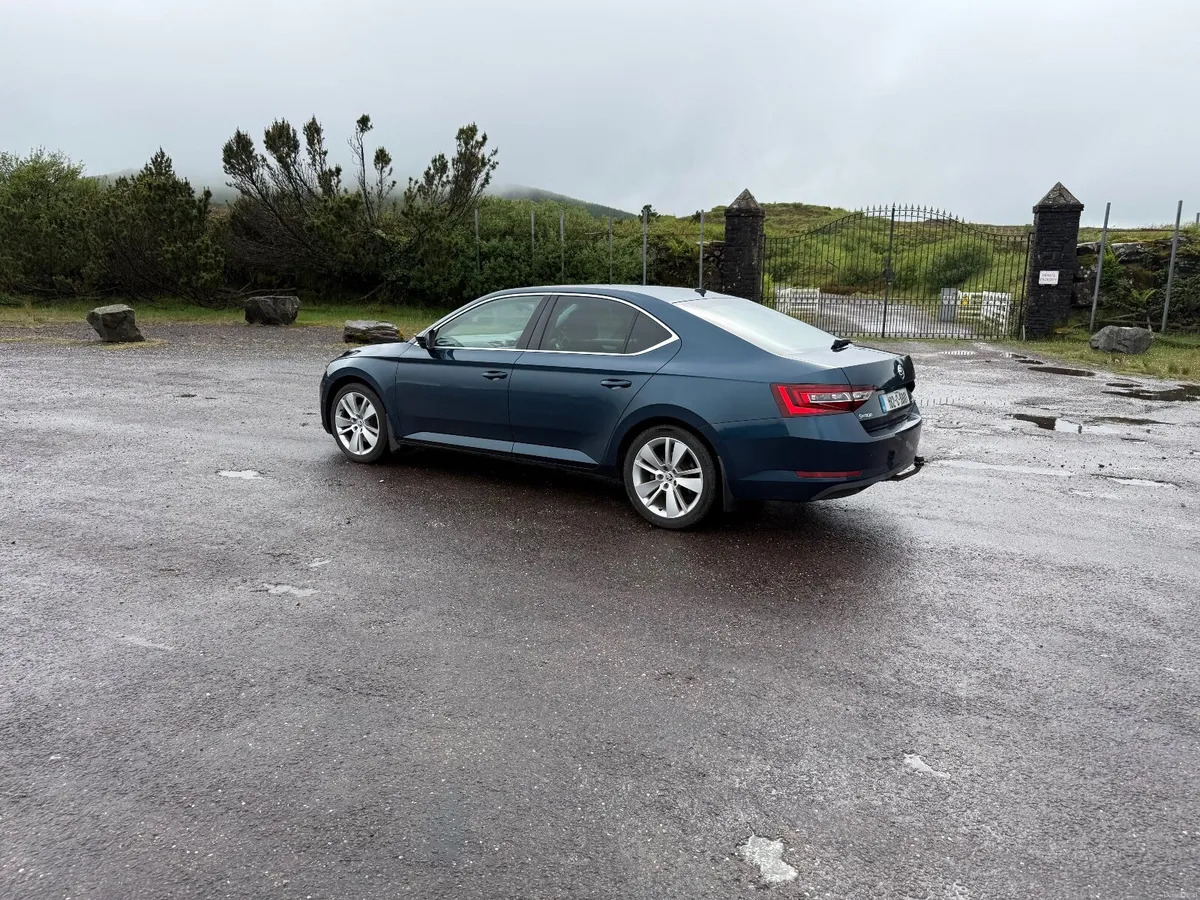 Skoda Superb Executive 2018 - 2.0-litre diesel - Image 2